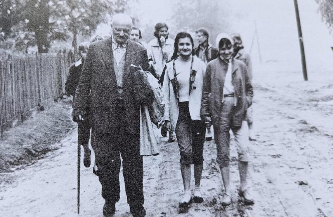 Kroniki miasta. Kulturalna działalność WSS Społem w Chełmie. Spotkanie z prof. Janczykowskim