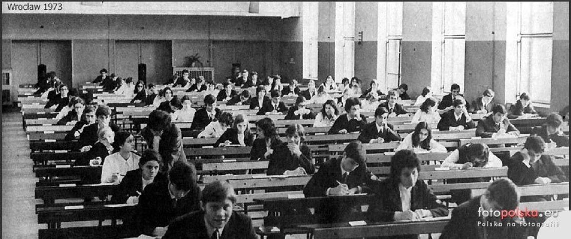 Zdjęcie ilustracyjne/Egzamin maturalny w Zespole Szkół nr 22 we Wrocławiu w 1973 roku