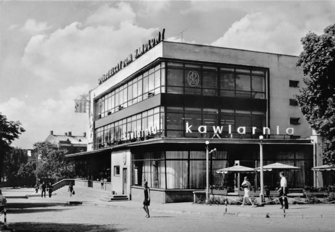 Kroniki miasta. Nie chodź do Kosmosu...klient gani sposób obsługi w kultowej chełmskiej kawiarni. Rok 1971