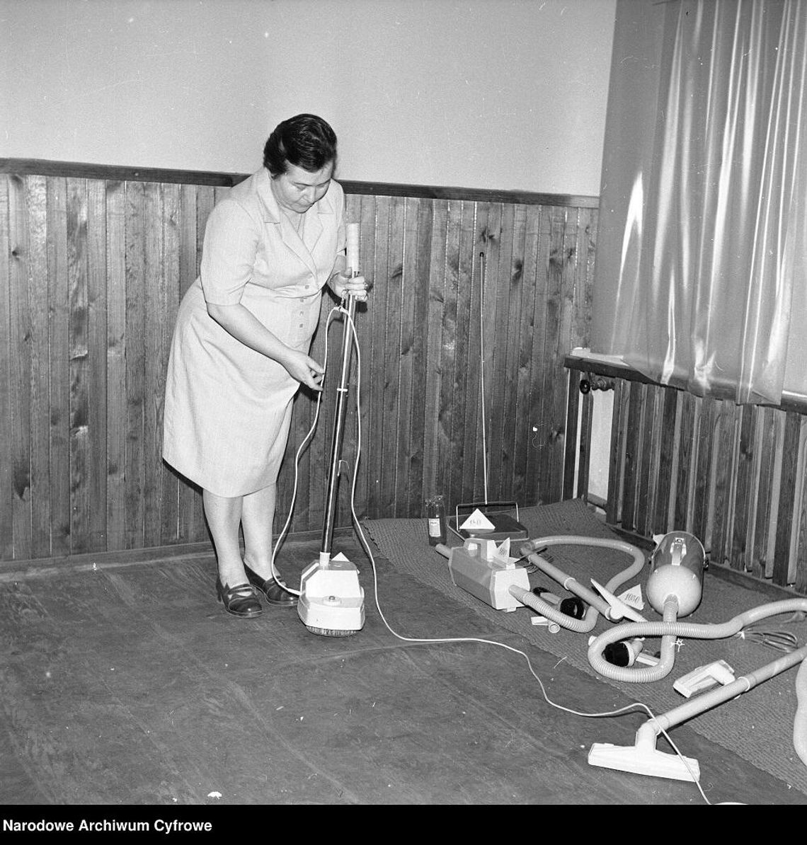 Zdjęcie ilustracyjne/Sklep i wypożyczalnia sprzętu AGD w Myszyńcu, rok 1973