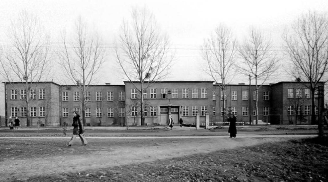 Kroniki miasta. Powiatowa Spartakiada Wiedzy i Sprawności Obronnych w Chełmie. Taka rywalizacja miała miejsce w 1970 roku I Powiatowa Spartakiada Wiedzy i Sprawności Obronnych w Chełmie odbyła się na terenie II LO