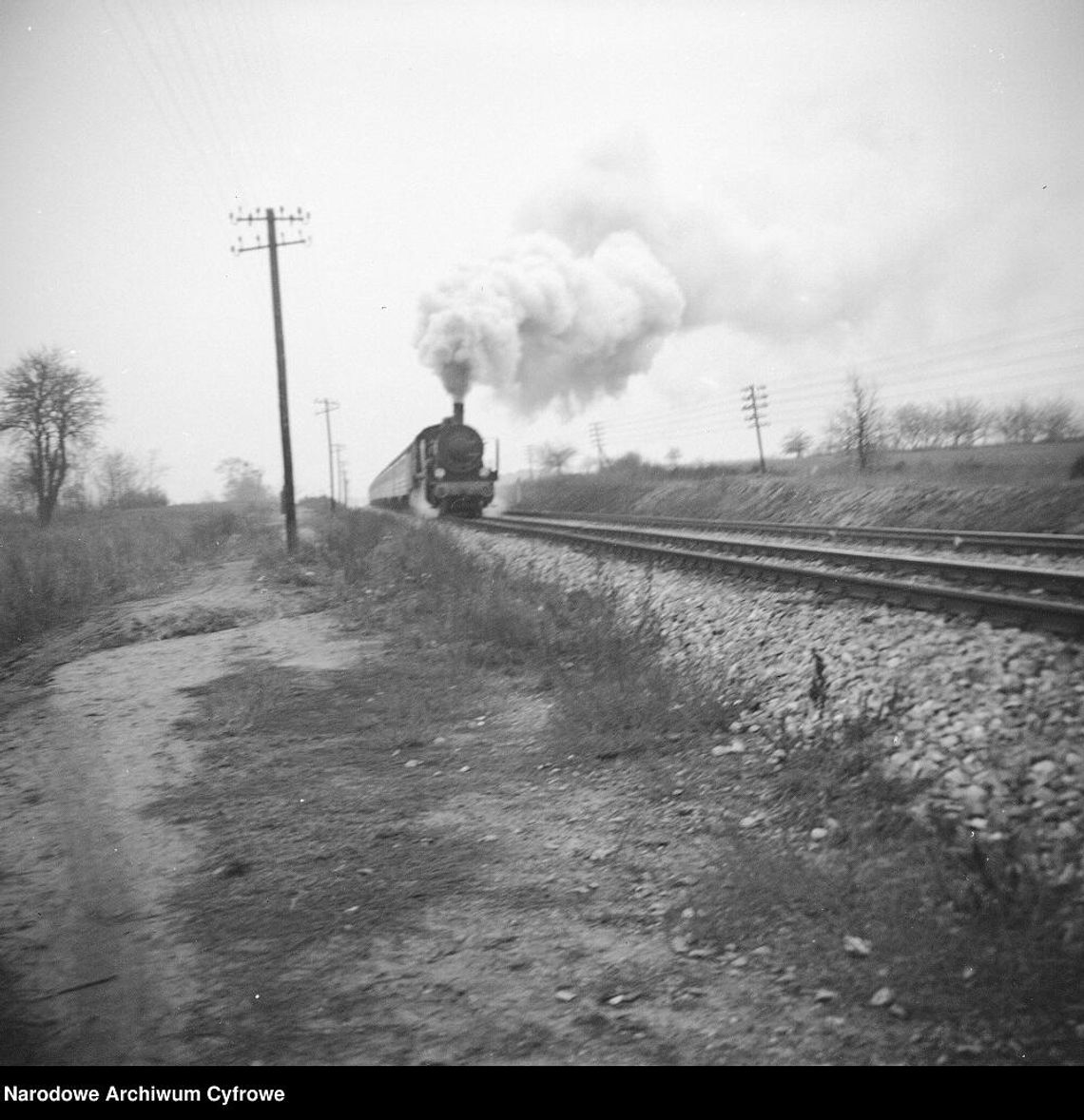 Kroniki miasta. Ruch na rampie przeładunkowej w Brzeźnie. Ruch pociągów towarowych wiosną 1974 roku
