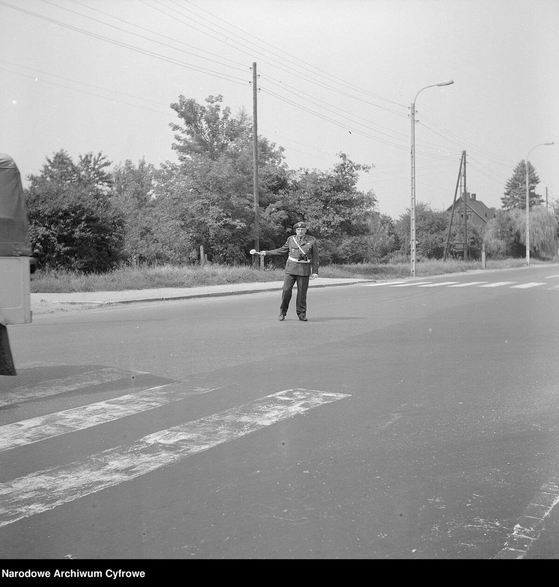 Kroniki miasta. Społeczni inspektorzy i członkowie Ormo na drogach. Sposób na zabezpieczenie porządku z 1970 roku. Kroniki miasta. Społeczni inspektorzy i członkowie Ormo na drogach. Sposób na zabezpieczenie porządku z 1970 roku.
