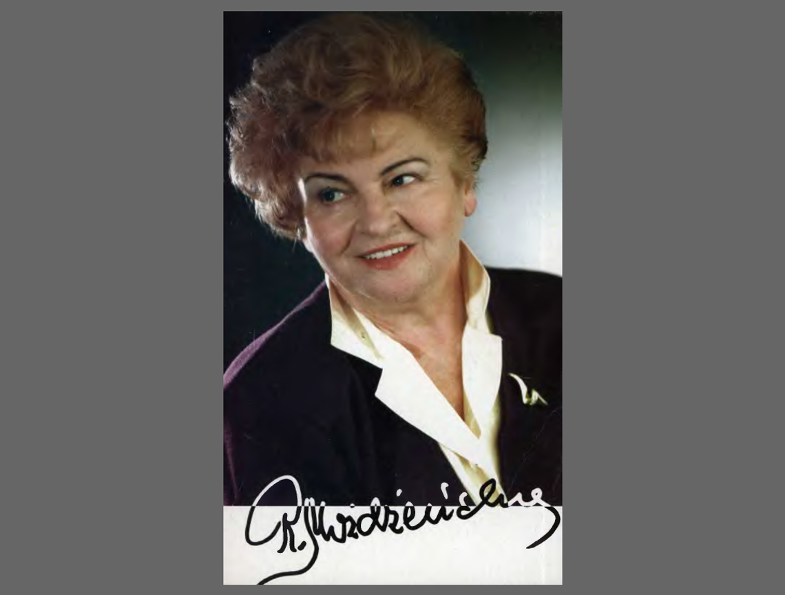 Założycielem i kierownikiem artystycznym Teatru Wersety była Regina Możdżeńska