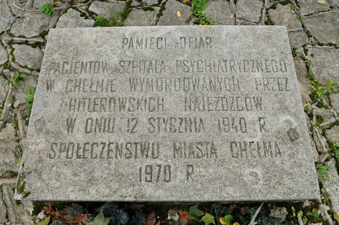 Kroniki miasta. Uczczenie pamięci ofiar mordu pacjentów Wojewódzkiego Szpitala Psychiatrycznego w Chełmie.