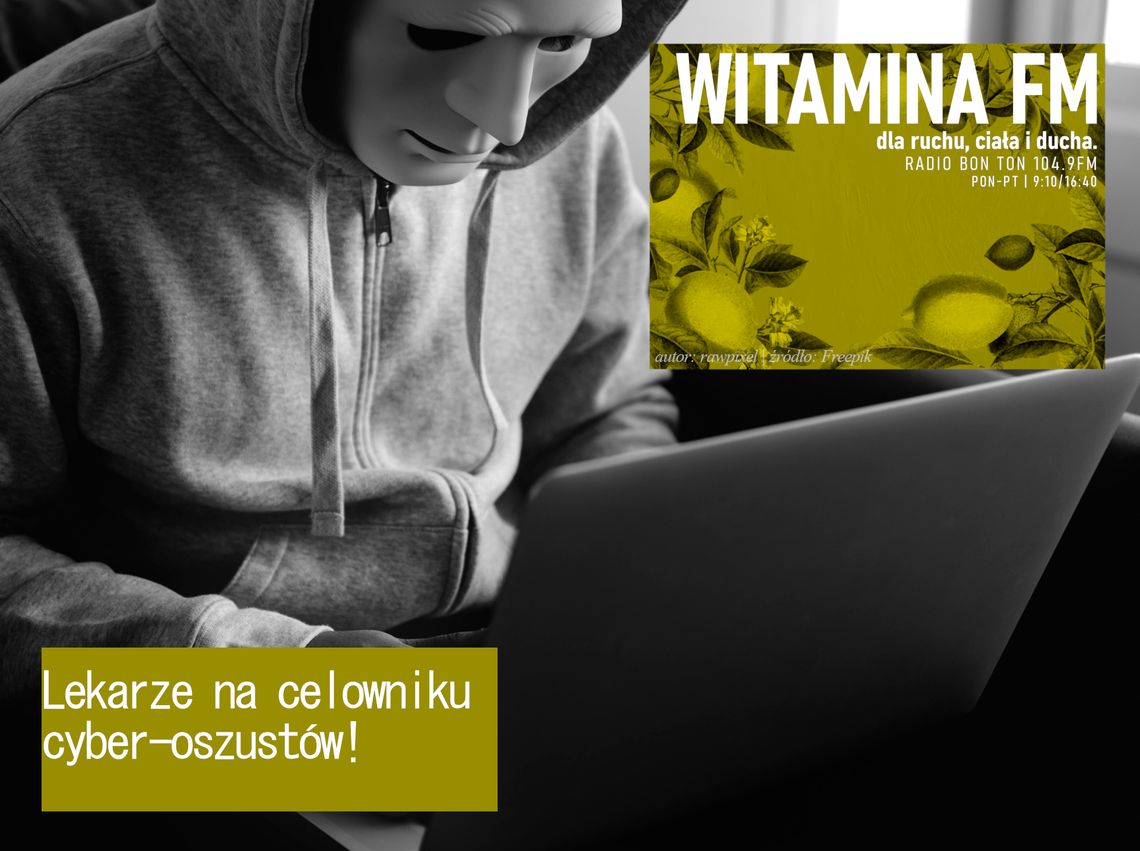 Haker oszust, który chce wyłudzić dane od lekarza. Czarno białe zdjęcie