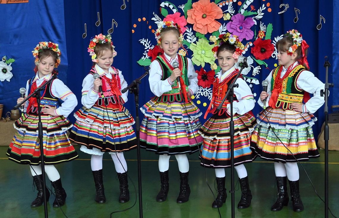 Muzyczna podróż do korzeni. Powiatowy Konkurs Piosenki Ludowej w Lisznie [GALERIA ZDJĘĆ]
