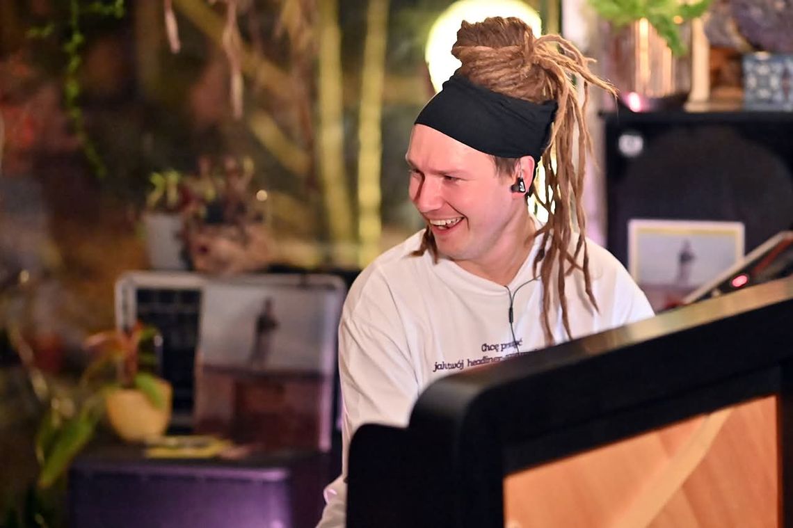 Patryk Kraśniewski w ramach Ex Oriente Lux house gigs w Żółtańcach