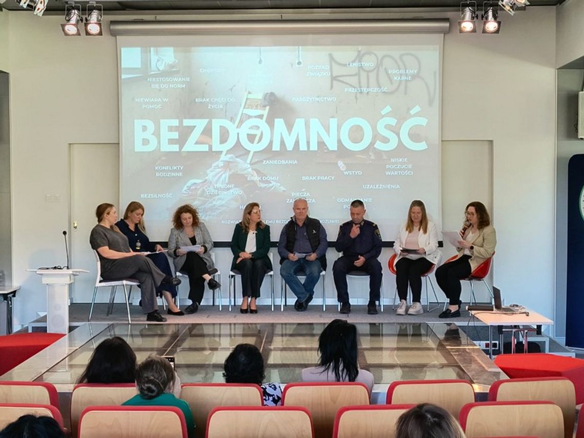 „Nie tylko dach nad głową” – rozmowa o pracy z osobami w kryzysie bezdomności w Chełmie. „Nie tylko dach nad głową” – rozmowa o pracy z osobami w kryzysie bezdomności w Chełmie.