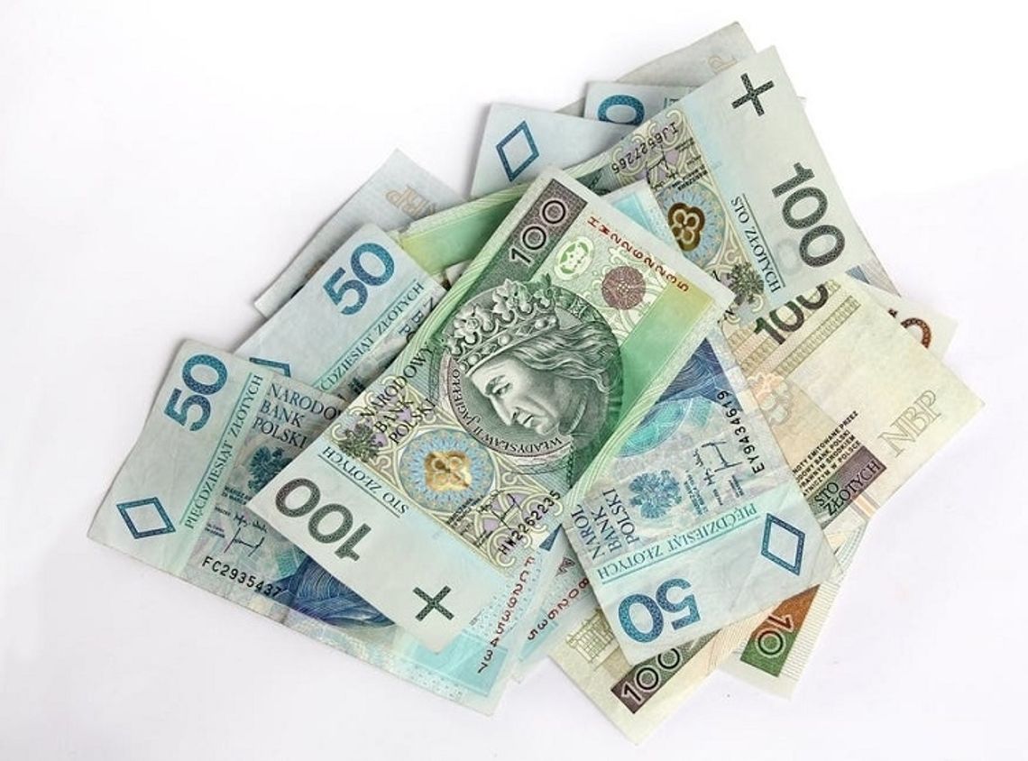 Polacy zarabiają więcej - GUS potwierdza wzrost wynagrodzeń