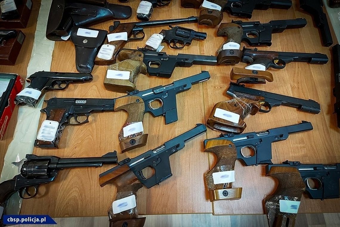 Potężne uderzenie CBŚP w rynek nielegalnego handlu bronią [VIDEO]