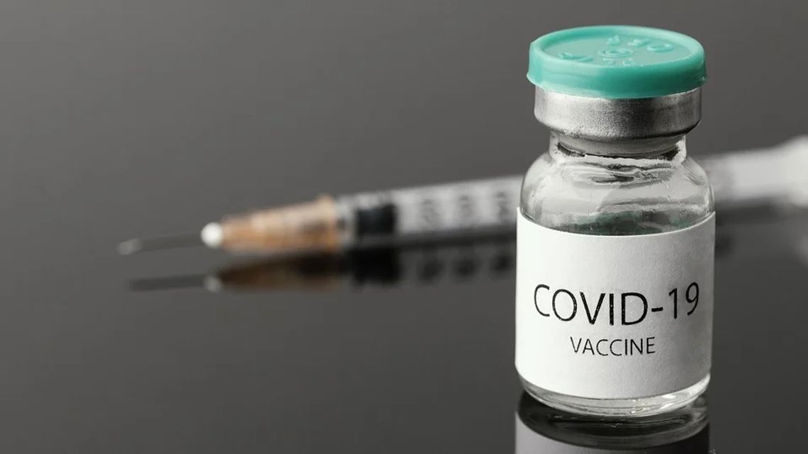Rejestracja przyspiesza, ale część Polaków nie chce się szczepić przeciwko covid-19