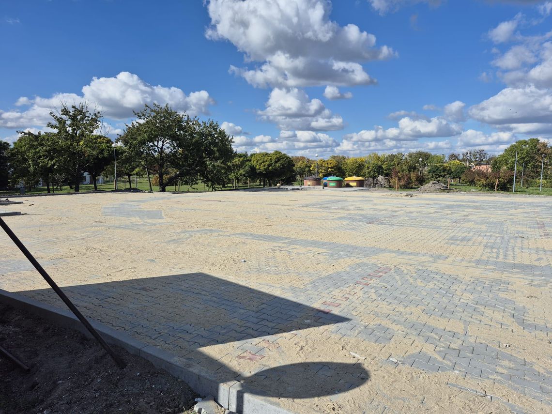 Remont parkingu przy ul. Połanieckiej w Chełmie trwa, mieszkańcy zniecierpliwieni