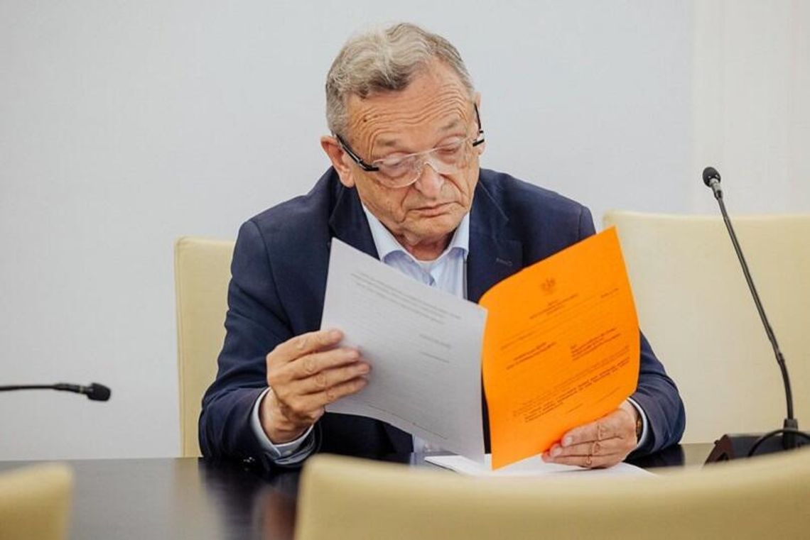 Senackie ważkie decyzje. Rozmowa z senatorem Józefem Zającem. Senackie ważkie decyzje. Rozmowa z senatorem Józefem Zającem.