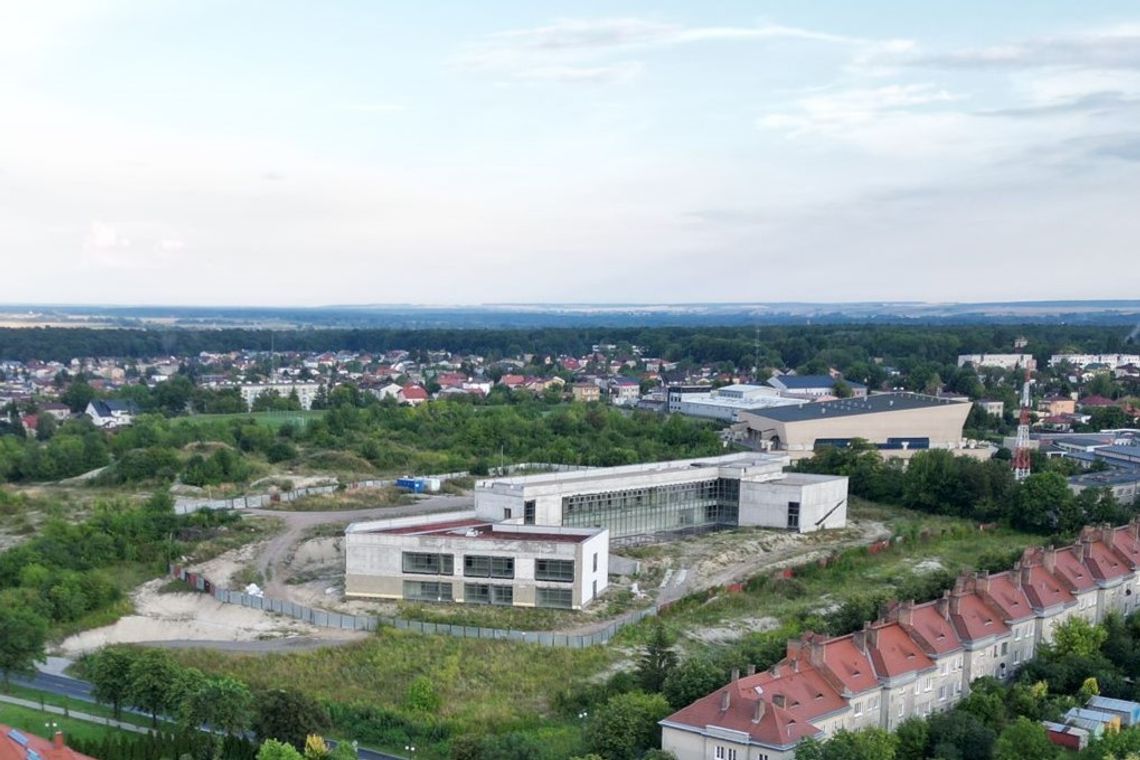 Stan surowy i... koniec? Co dalej z Instytutem Nauk Medycznych w Chełmie?