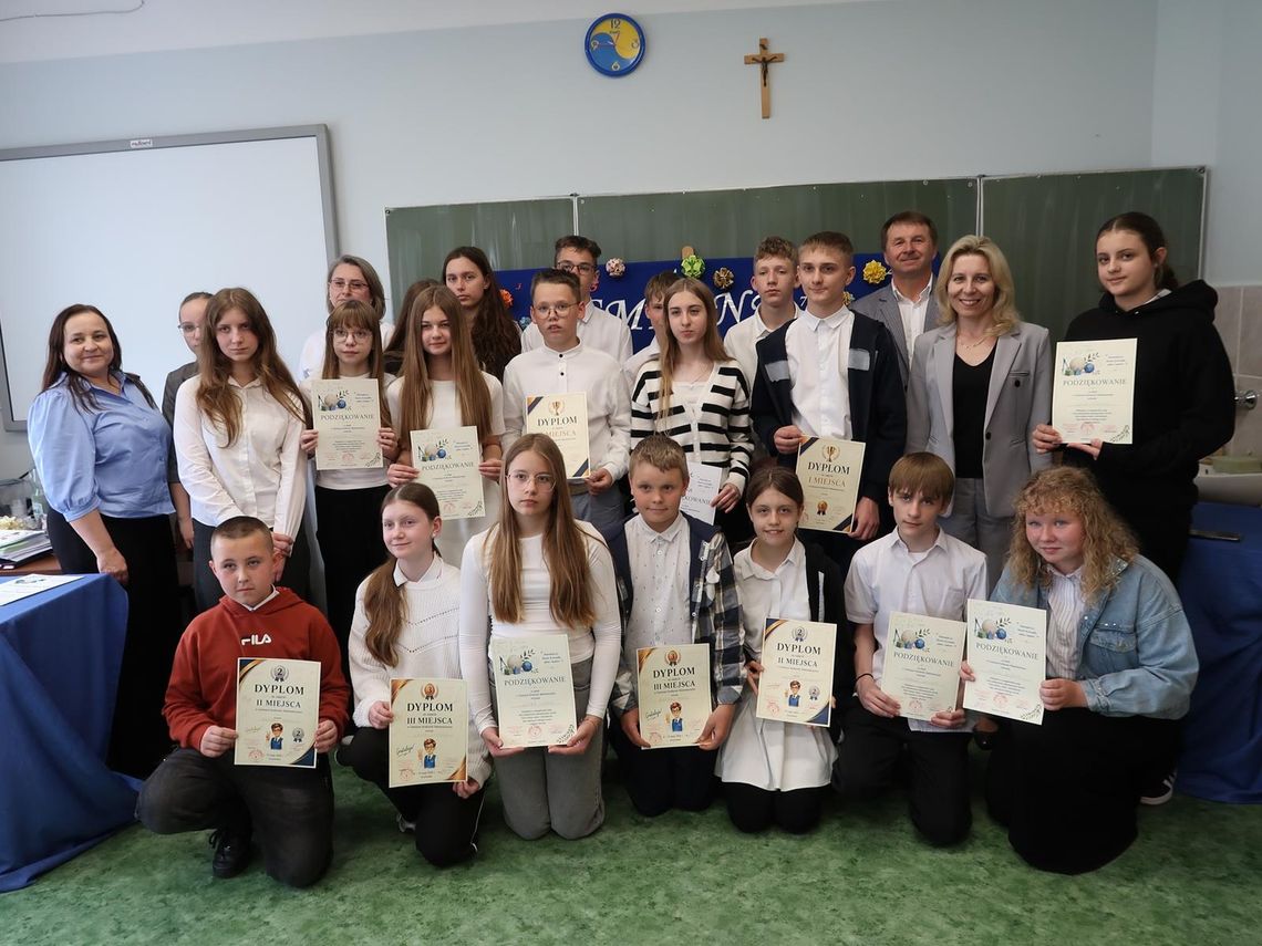 Szkoła Podstawowa im. Konstytucji 3 Maja w Strachosławiu stała się areną wyjątkowych zmagań intelektualnych. Konkurs matematyczny udowodnił, że „królowa nauk” potrafi dostarczać ogromnych emocji, a rozwiązywanie zadań może być prawdziwą pasją.