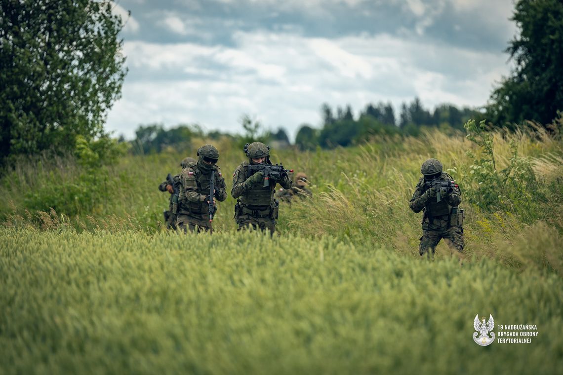 Wiadomości lokalne. 19NBOT w Komponencie Obrony Pogranicza. Wicepremier zatwierdził finalną wersję KOP. Na zdjęciu żołnierze 19 NBOT w trakcie ćwiczeń AMPER 25