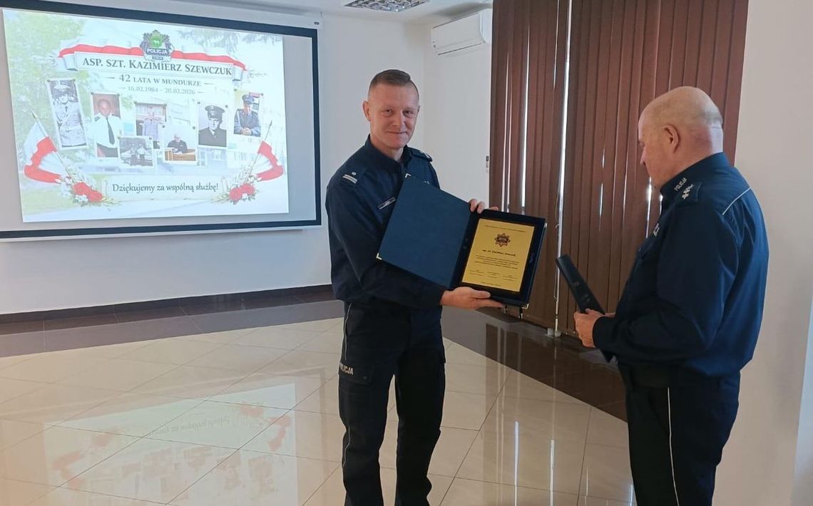 W piątek w Komendzie Miejskiej Policji w Chełmie odbyła się uroczystość z okazji przejścia na emeryturę aspiranta sztabowego Kazimierza Szewczuka.
