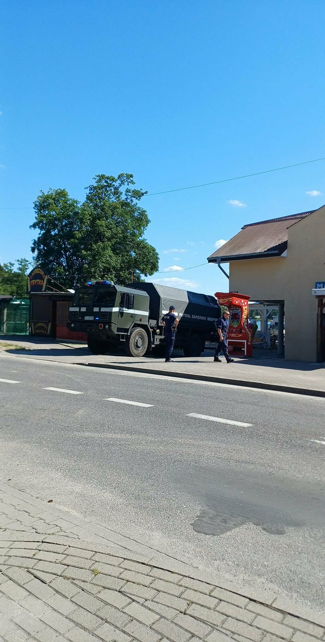 Wiadomości lokalne - Granat z II wojny światowej odnaleziony nad Jeziorem Białym w Okunince Granat z II wojny światowej odnaleziony nad Jeziorem Białym w Okunince.