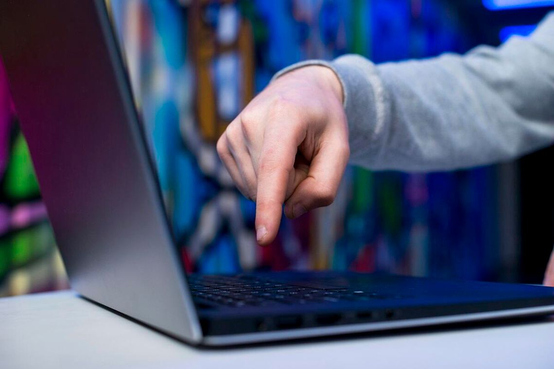 Kolejna ofiara oszustwa online w regionie. 46-latek stracił na sprzedaży rowerka i wrotek.
