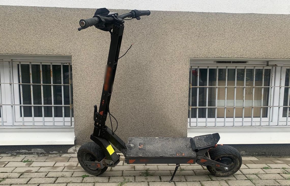 Wiadomości lokalne - Kradzież hulajnogi elektrycznej w Chełmie Kolejny oszust działający w naszym regionie metodą "na policjanta" został zatrzymany przez mundurowych.
