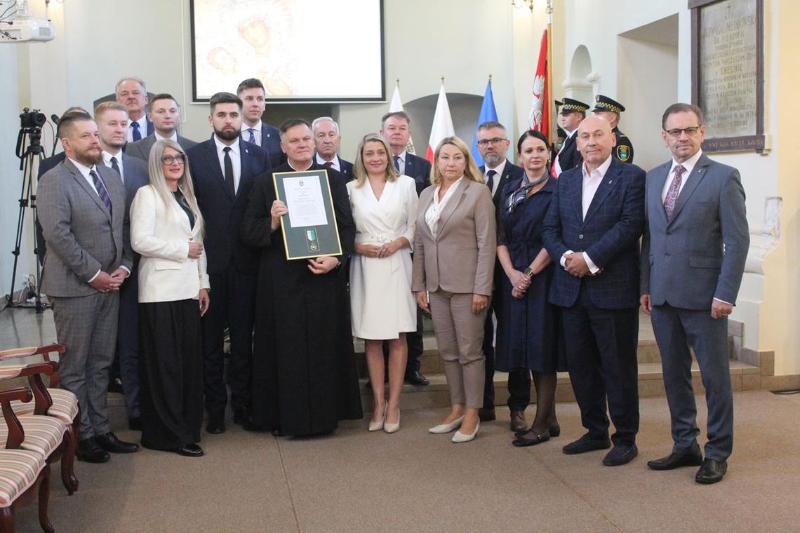 Wiadomości lokalne. Nadzwyczajna sesja Rady Miasta. Chełm ustanawia patronkę Wiadomości lokalne. Nadzwyczajna sesja Rady Miasta. Chełm ustanawia patronkę