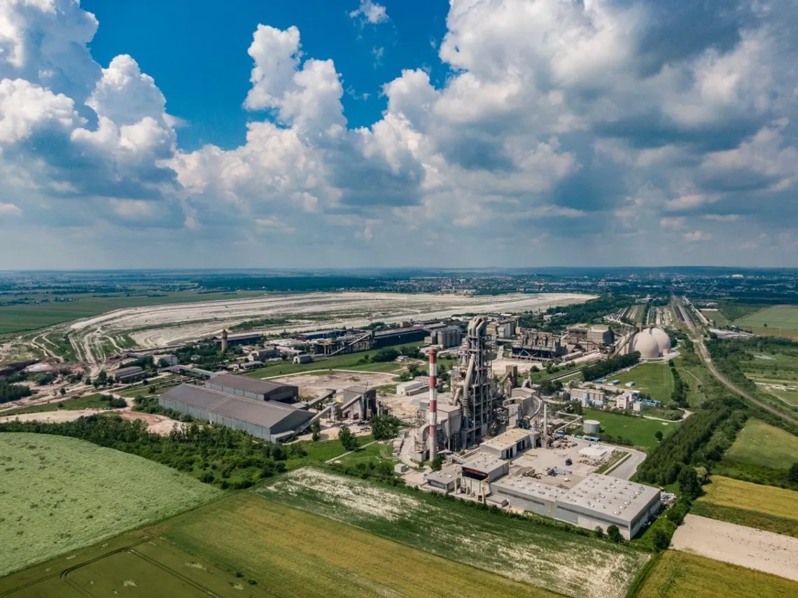 Wiadomości lokalne. Nowy komin przy instalacji Cemex. Jest czas na uwagi Wiadomości lokalne. Nowy komin przy instalacji Cemex. Jest czas na uwagi