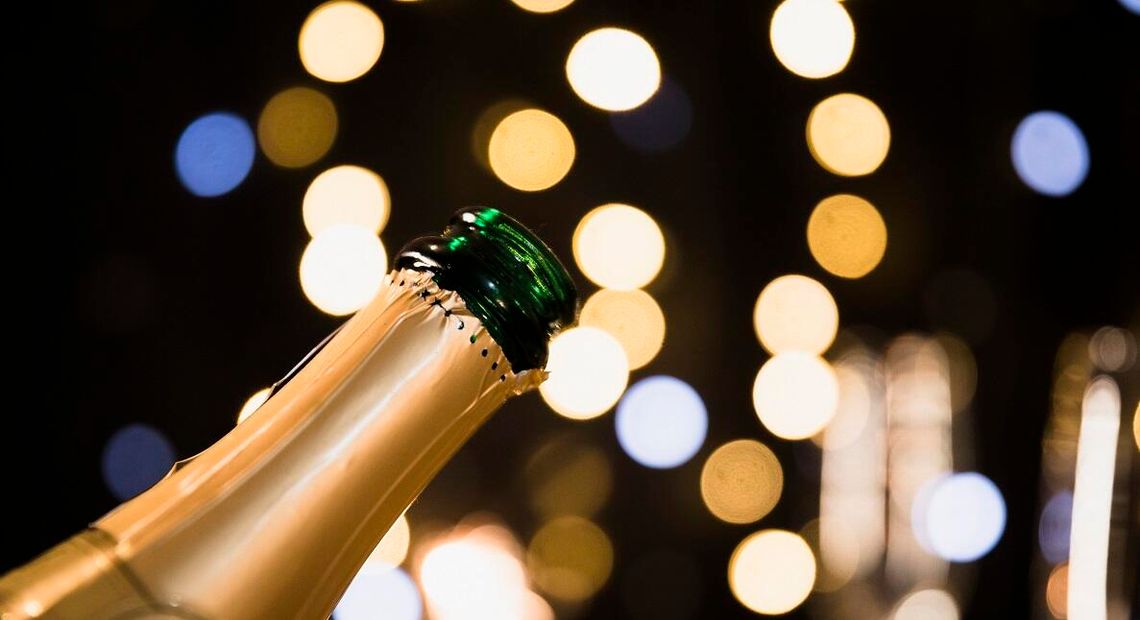 Wiadomości lokalne. O miejskim sylwestrze w Chełmie wciąż niewiele wiadomo, ale będzie można go uczcić w miejskiej przestrzeni alkoholem. Radni podjęli decyzję w tej sprawie Wiadomości lokalne. O miejskim sylwestrze w Chełmie wciąż niewiele wiadomo, ale będzie można go uczcić w miejskiej przestrzeni alkoholem. Radni podjęli decyzję w tej sprawie