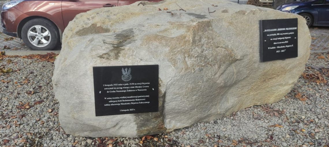 Wiadomości lokalne. Pociąg pamięci - Rejowiec odda hołd Obrońcy Lwowa. V Lubelskie Forum Turystyki i laureaci konkursu na najlepszy produkt turystyczny. Na zdjęciu tablica pamiątkowa w Rejowcu.