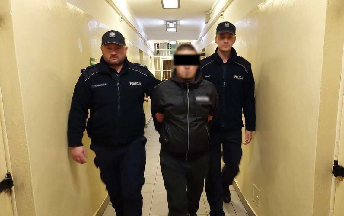 Wiadomości lokalne. Potrącił policjanta i uciekał z narkotykami. 30-latek w tymczasowym areszcie Wiadomości lokalne. Potrącił policjanta i uciekał z narkotykami. 30-latek w tymczasowym areszcie
