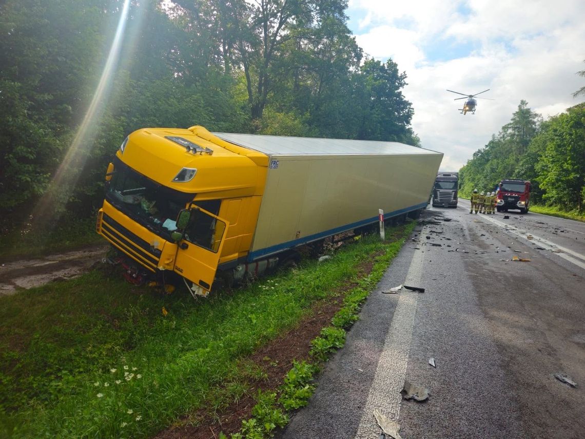 Wiadomości lokalne. Poważny wypadek w Łopienniku Nadrzecznym. Kierowca osobówki ciężko ranny Na DK 17 w Łopienniku Nadrzecznym osobówka zderzyła się z ciężarówką.