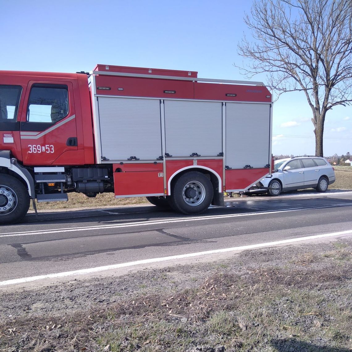 Pożar samochodu w Dryszczowie – świadkowie wstępnie opanowali ogień
