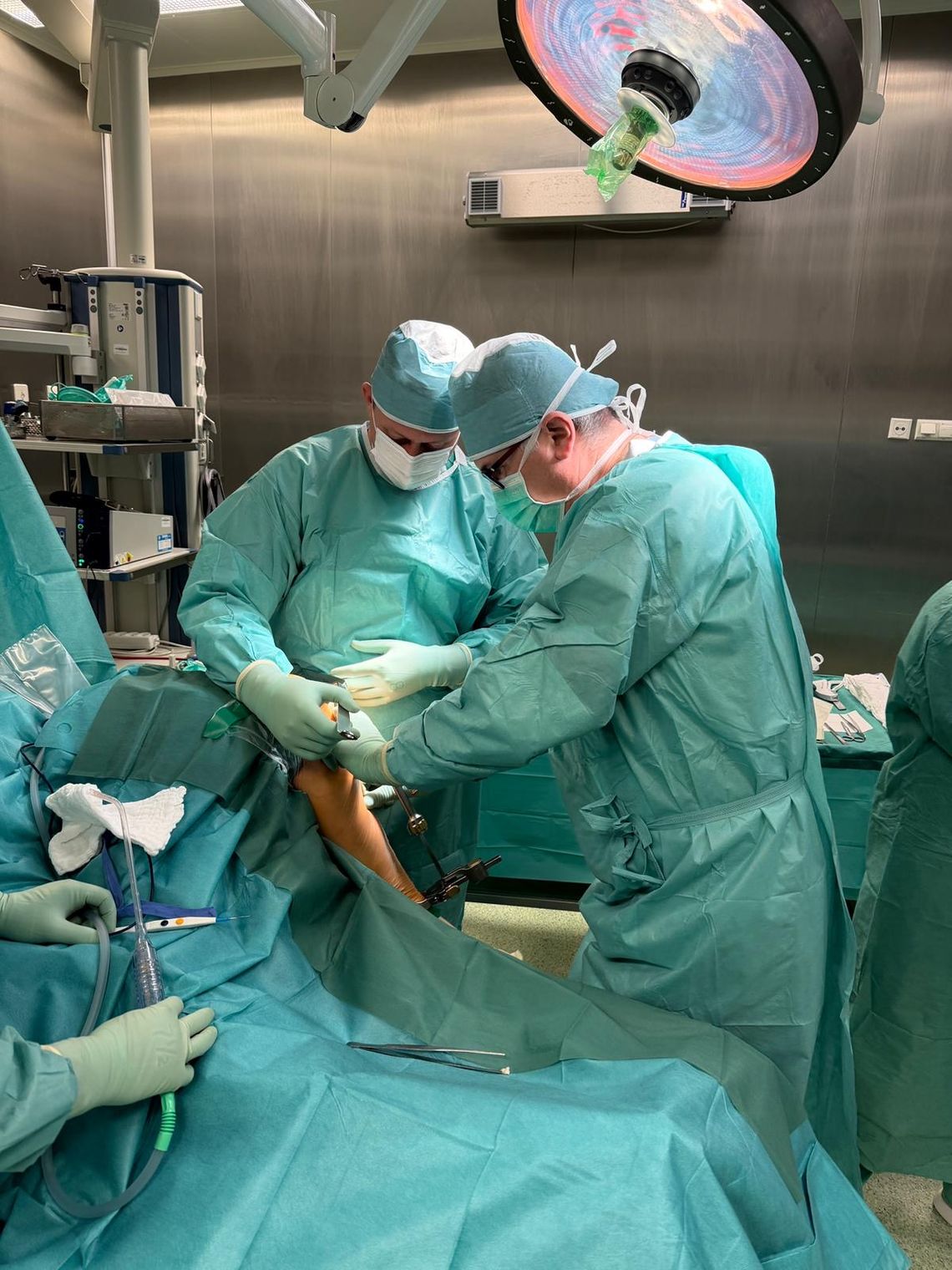 W chełmskim szpitalu przeprowadzono szkolenie z zakresu endoprotezoplastyki jednoprzedziałowej stawu kolanowego