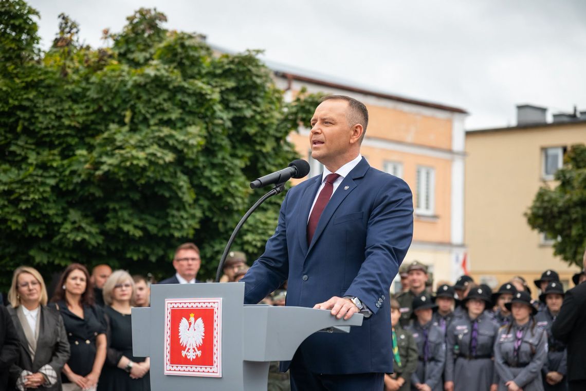 Wiadomości lokalne. Prezydent we Włodawie. Hołd poległym i rozmowy o granicy Wiadomości lokalne. Prezydent we Włodawie. Hołd poległym i rozmowy o granicy