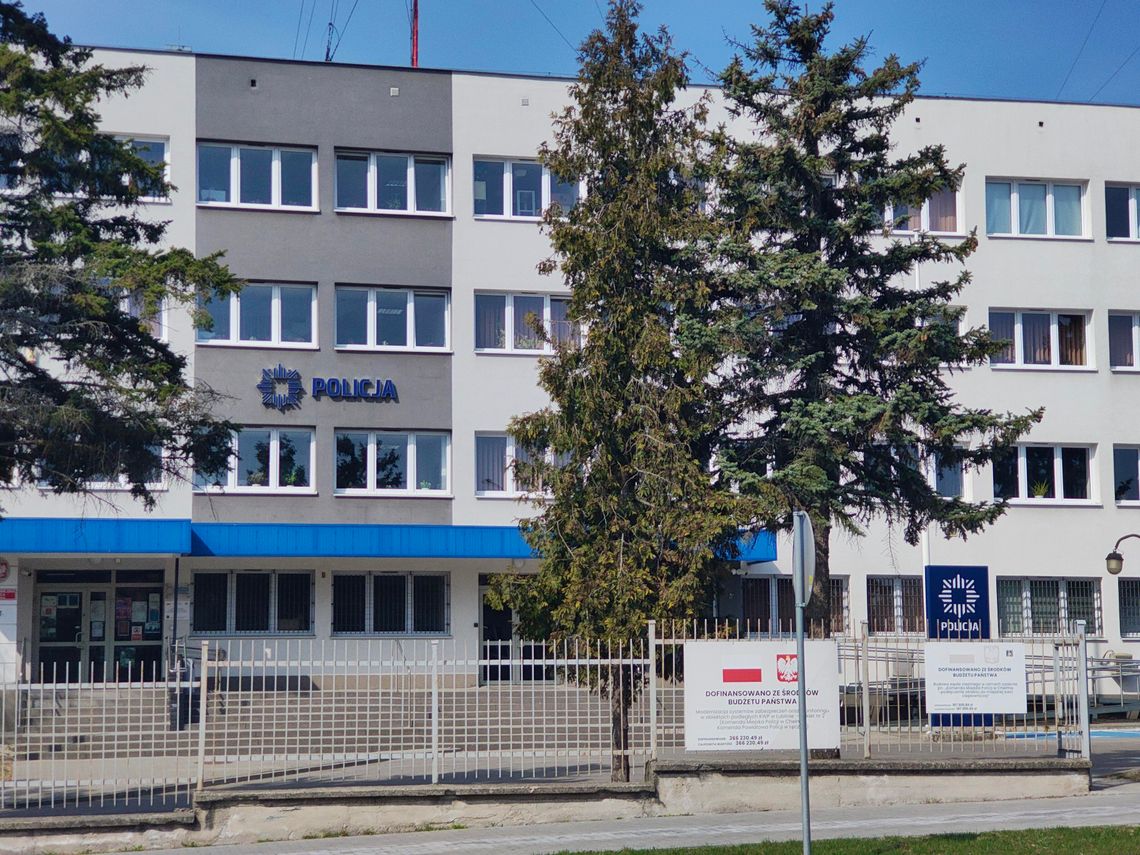 Wiadomości lokalne. Radiowozem w ścianę chełmskiej komendy. Policjant był pod wpływem alkoholu Wiadomości lokalne. Radiowozem w ścianę chełmskiej komendy. Policjant był pod wpływem alkoholu