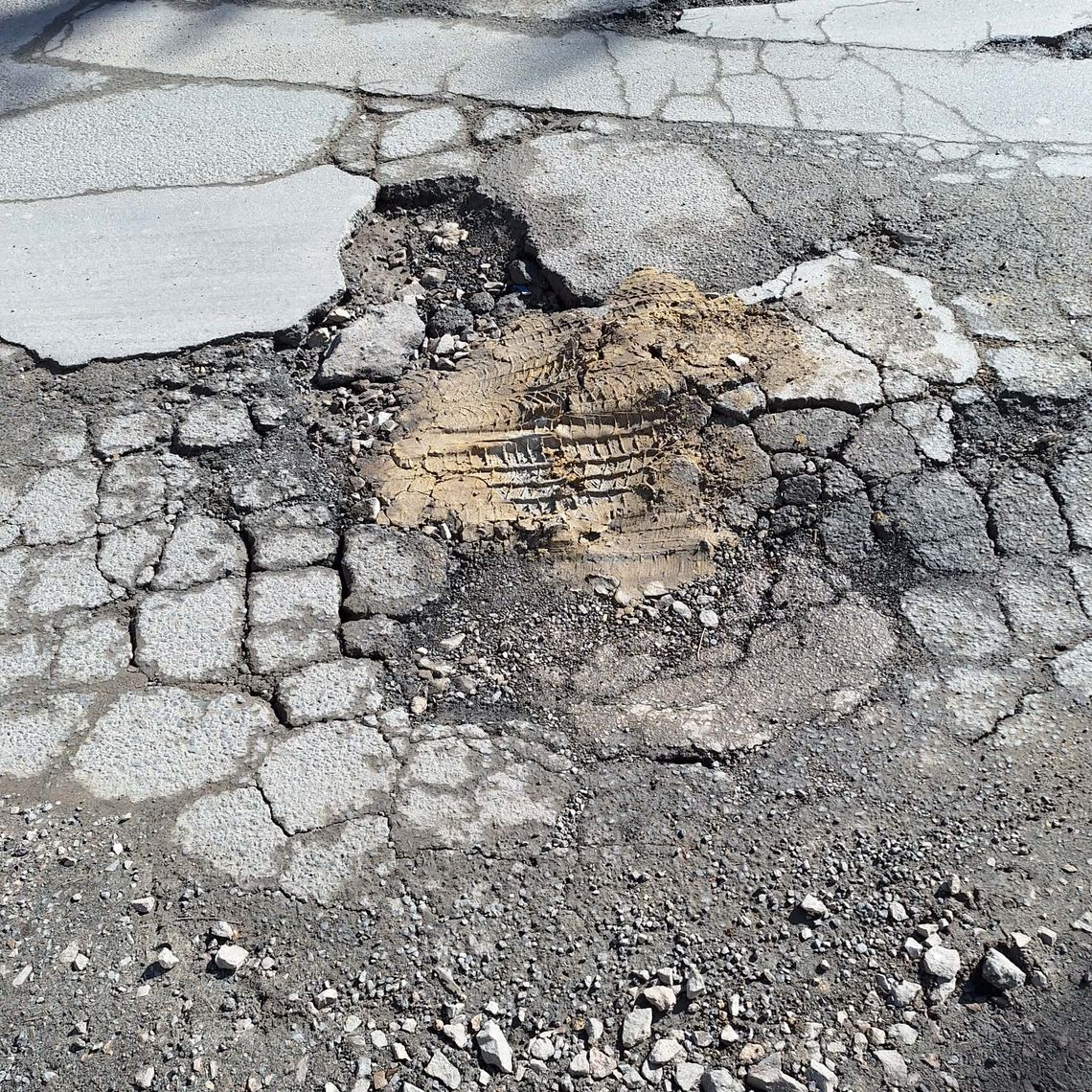 Wiadomości lokalne. Radny zwraca uwagę na stan ulic w Chełmie. Miasto odpowiada