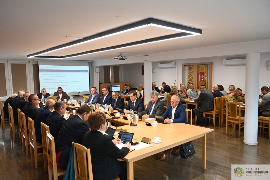Wiadomości lokalne. Sesja absolutoryjna w Krasnymstawie – pozytywna ocena finansów powiatu Rada Powiatu w Krasnymstawie udzieliła zarządowi powiatu wotum zaufania i absolutorium za wykonanie budżetu