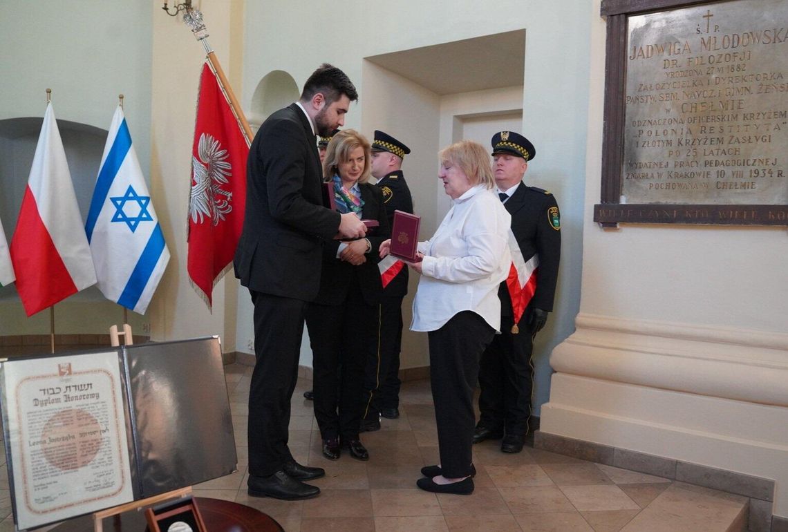 Odznaczenie nadane Leonowi Jastrzębiowi odebrała jego wnuczka, pani Anna Wojda.