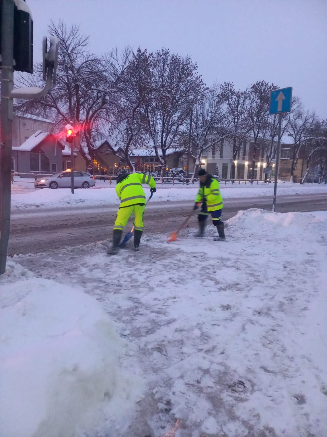 Wiadomości lokalne. Starania trwają, ale zima nie ułatwia zadania. Walka z nadmiarem śniegu w Chełmie Wiadomości lokalne. Starania trwają, ale zima nie ułatwia zadania. Walka z nadmiarem śniegu w Chełmie