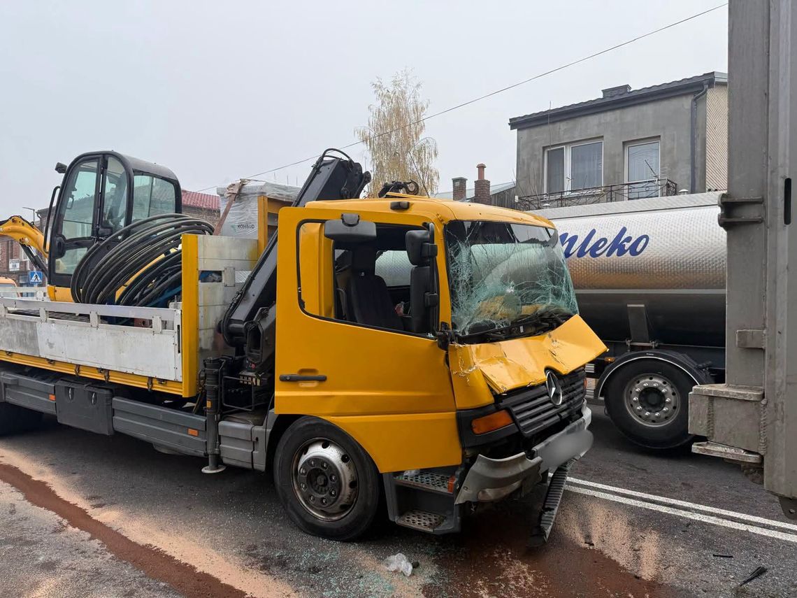 Wiadomości lokalne. Trzy ciężarówki zderzyły się w Izbicy. Jedna osoba trafiła do szpitala Wiadomości lokalne. Trzy ciężarówki zderzyły się w Izbicy. Jedna osoba trafiła do szpitala