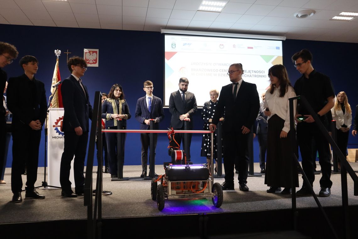 Wiadomości lokalne - W Chełmie otwarto Branżowe Centrum Umiejętności w Dziedzinie Mechatroniki W Chełmie oficjalnie otwarto Branżowe Centrum Umiejętności w Dziedzinie Mechatroniki
