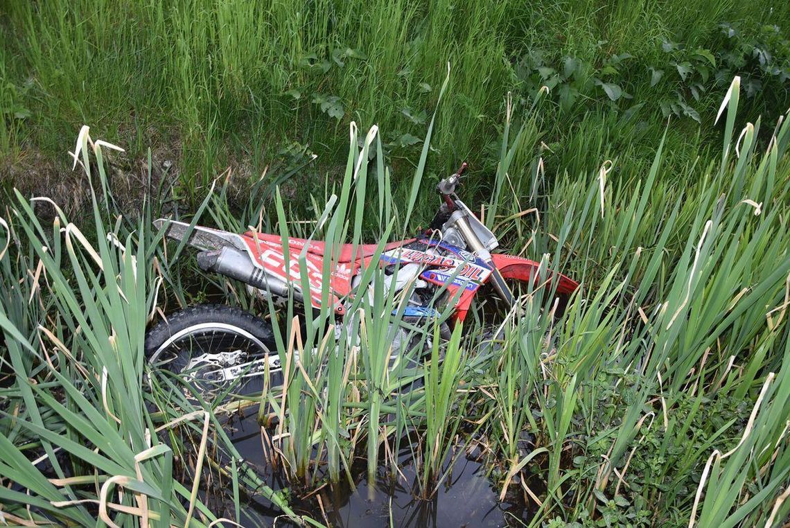 Wiadomości lokalne. Wypadek w pobliżu zbiornika wodnego. Interweniowały służby 31-letni motocyklista trafił do szpitala po groźnym wypadku w Stawie.
