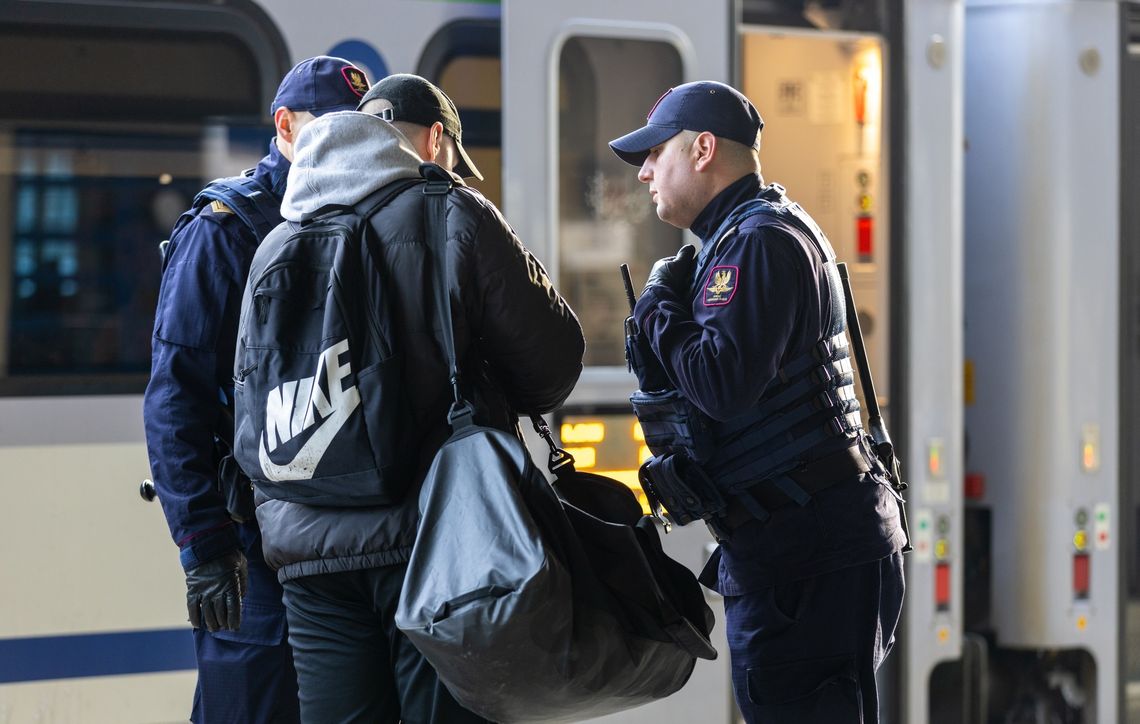 Wiadomości lokalne. Wysiadł w Chełmie, ale w pociągu w Lublinie zostawił plecak z marihuaną. Na sylwestra w Chełmie koleją