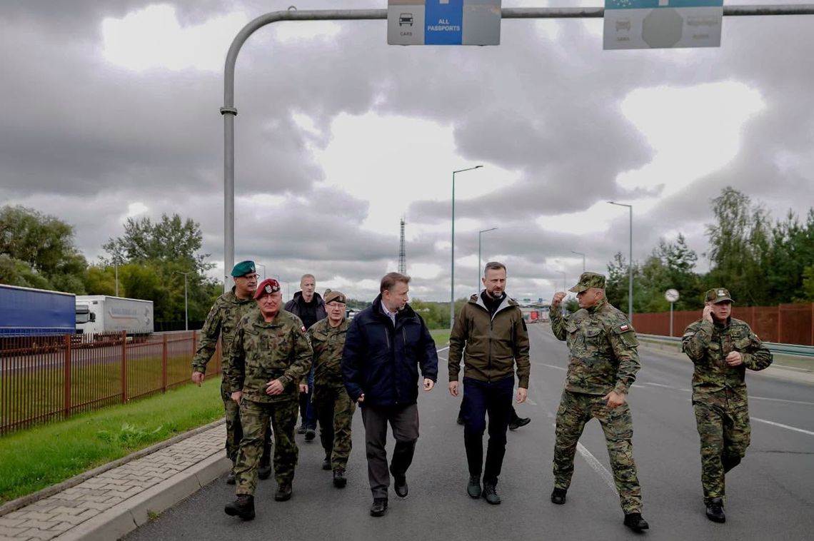 Wiadomości lokalne. Wzmocnione zabezpieczenia na przejściu w Dorohusku Wiadomości lokalne. Wzmocnione zabezpieczenia na przejściu w Dorohusku