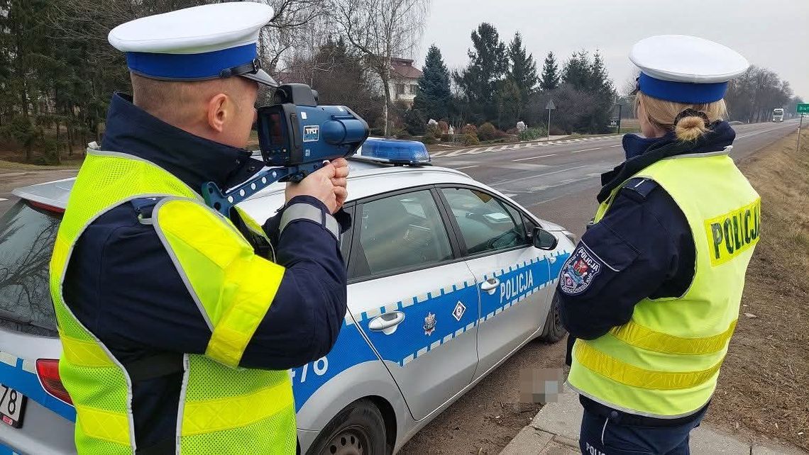 Wiadomości lokalne - Zmiany w karach za przekroczenie prędkości Zmiany dotyczą głównie rażącego przekroczenia prędkości i nielegalnych wyścigów. Niektóre z nich wchodzą w życie od dziś.