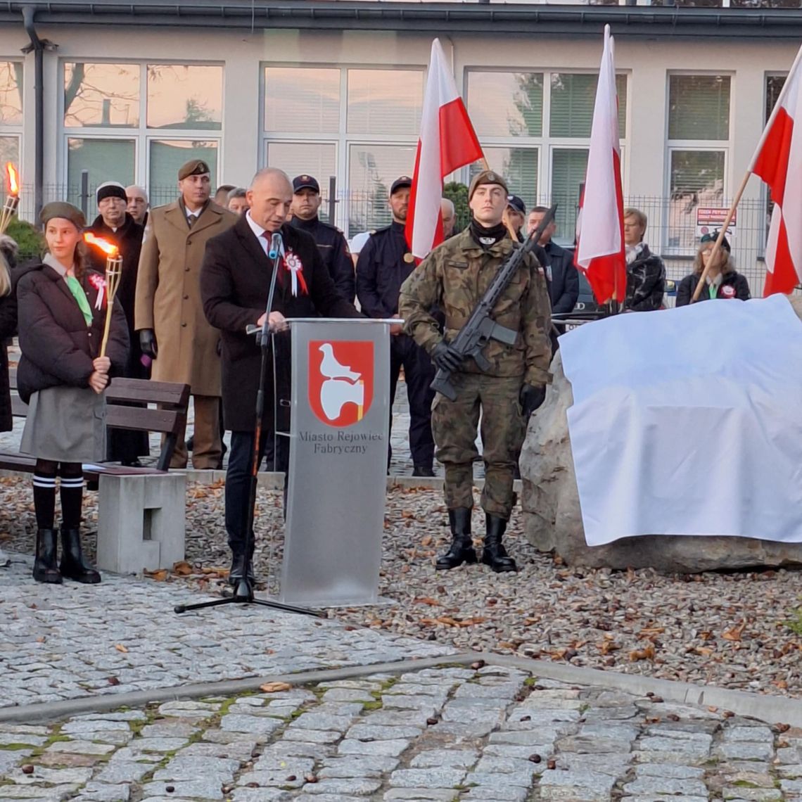 Wiadomości lokalne. Zmiany w uchwale krajobrazowej do konsultacji. Mieszkańcy Rejowca Fabrycznego pamiętają. Rekordowa kwesta na włodawskich cmentarzach.