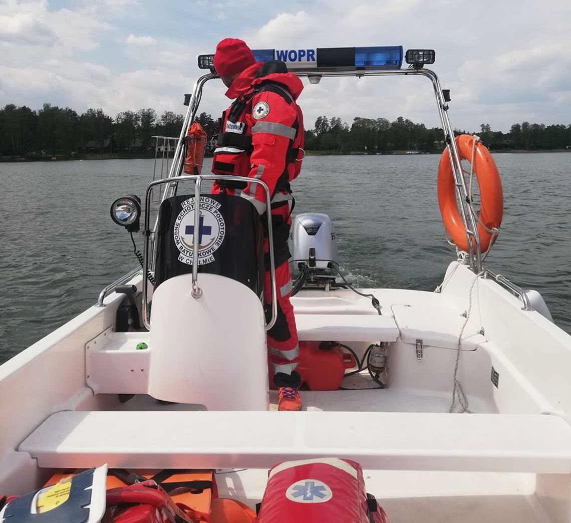 Włodawa: Ratownicy WOPR nieodpłatnie strzegą bezpieczeństwa nad jeziorem Białym
