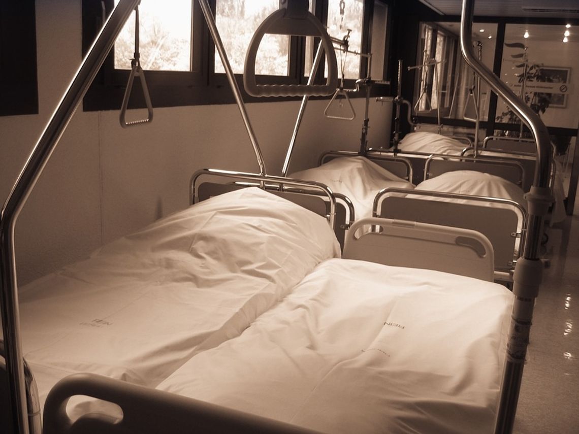 Wojewoda zapewnia, że w szpitalach są łóżka dla pacjentów z koronawirusem