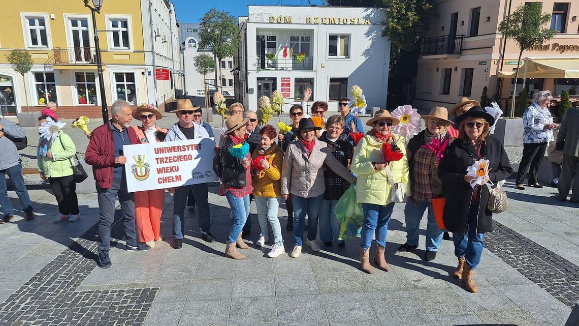 Wyjątkowe pierwsze Chełmskie Senioralia. Barwny korowód, koncerty i zabawa w Parku Miejskim. Zobaczcie zdjęcia i filmy