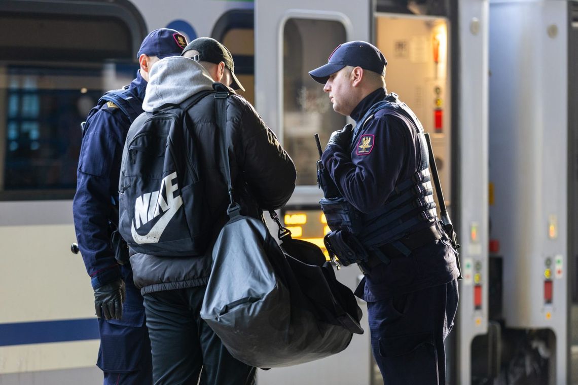 Wysiadł w Chełmie, ale w pociągu zostawił plecak z marihuaną. Potem sam się po niego zgłosił